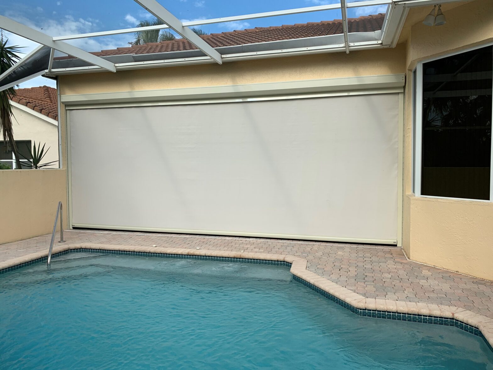 Atlas Armor Roll Down Fabric Cream